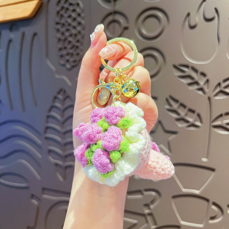 オリジナルの毛糸のかぎ針編みの花のキーホルダーは赤いバラのかわいいヒマワリの学生のカバンのペンダントの贈り物を模倣します。|undefined