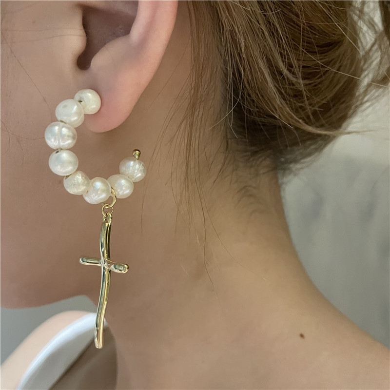 Retro C-shaped Cross Freshwater Pearl Earrings display picture 6