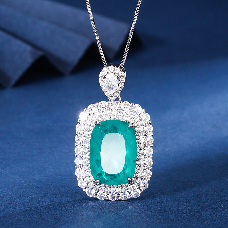 2024 nueva joyería Zhuang Shengsheng, fondo de cobre, esmeralda de simulación chapada en oro, traje retro rectangular gordo femenino 13*18