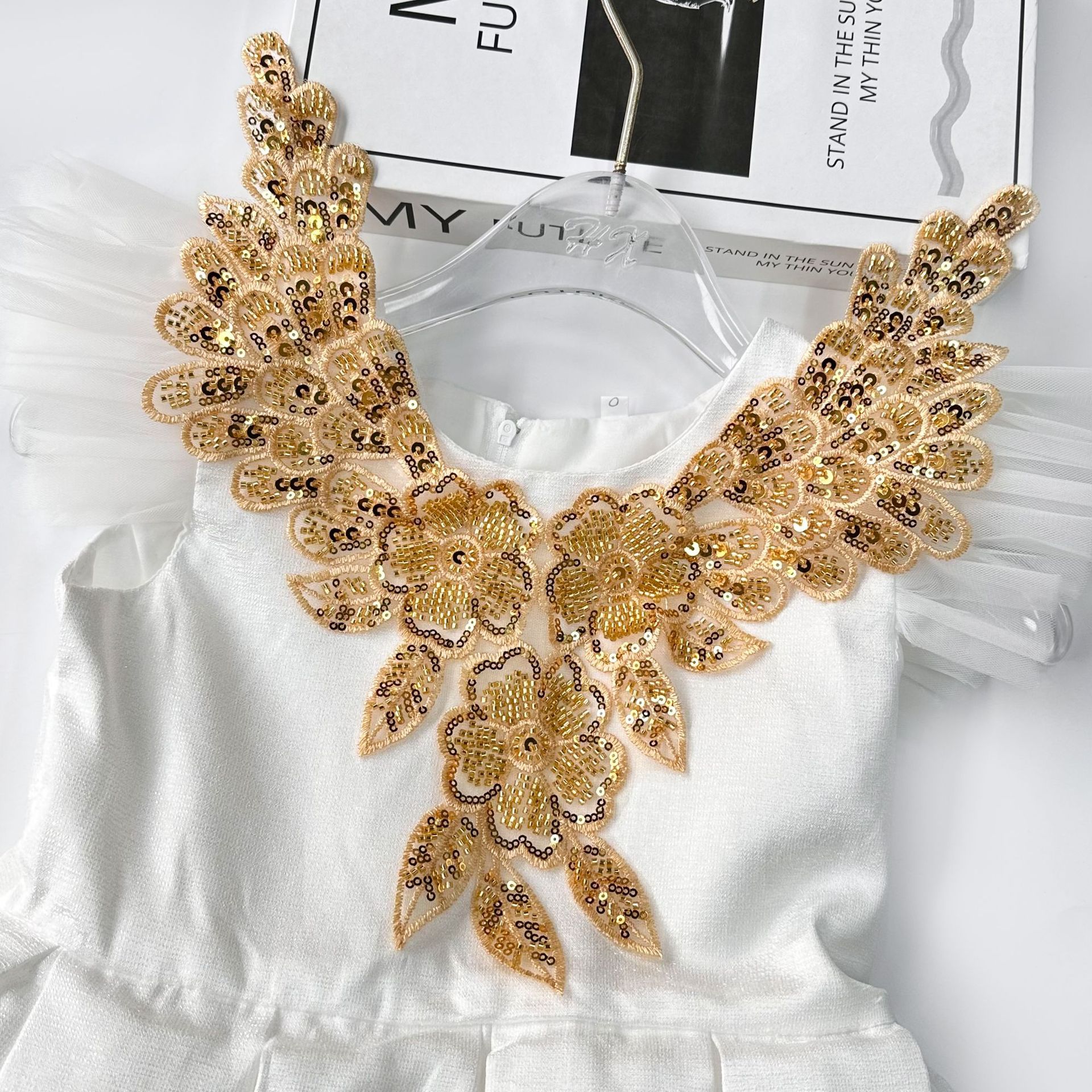 Accesorios de flores de collar de oro de industria pesada transfronteriza hecha a mano perlas de clavado vestido vestido vestido de rendimiento material de decoración de pedidos de entrega image 2