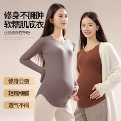新しいタイプの妊婦の秋冬の底のシャツの妊娠期間の外着は大きいサイズの妊婦の服をプラスして身を修める丸首の長袖の上着を着ます。
