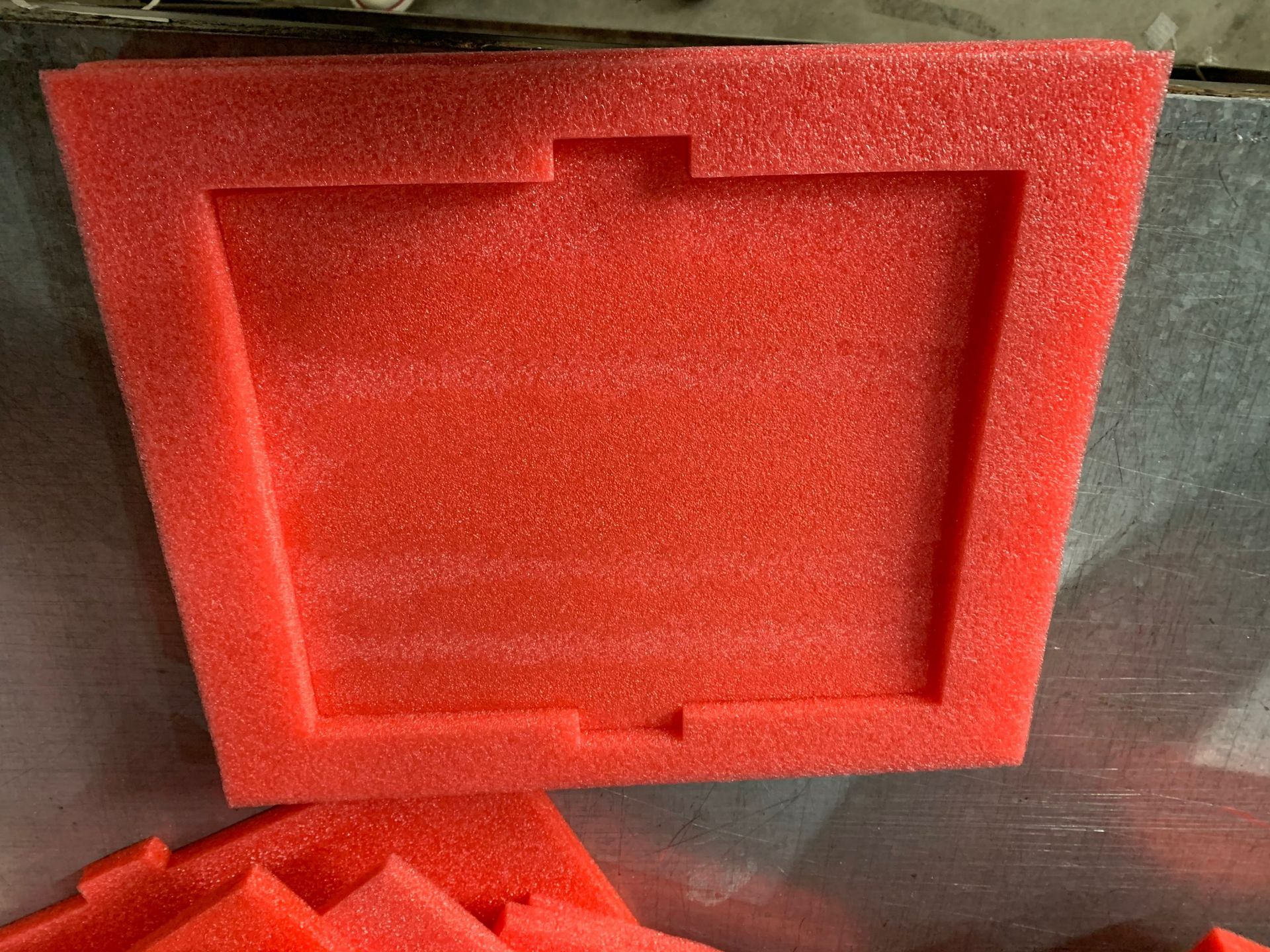 厂家供应红色静电珍珠棉成型异形粘成型包装泡沫/汽车零部件静电