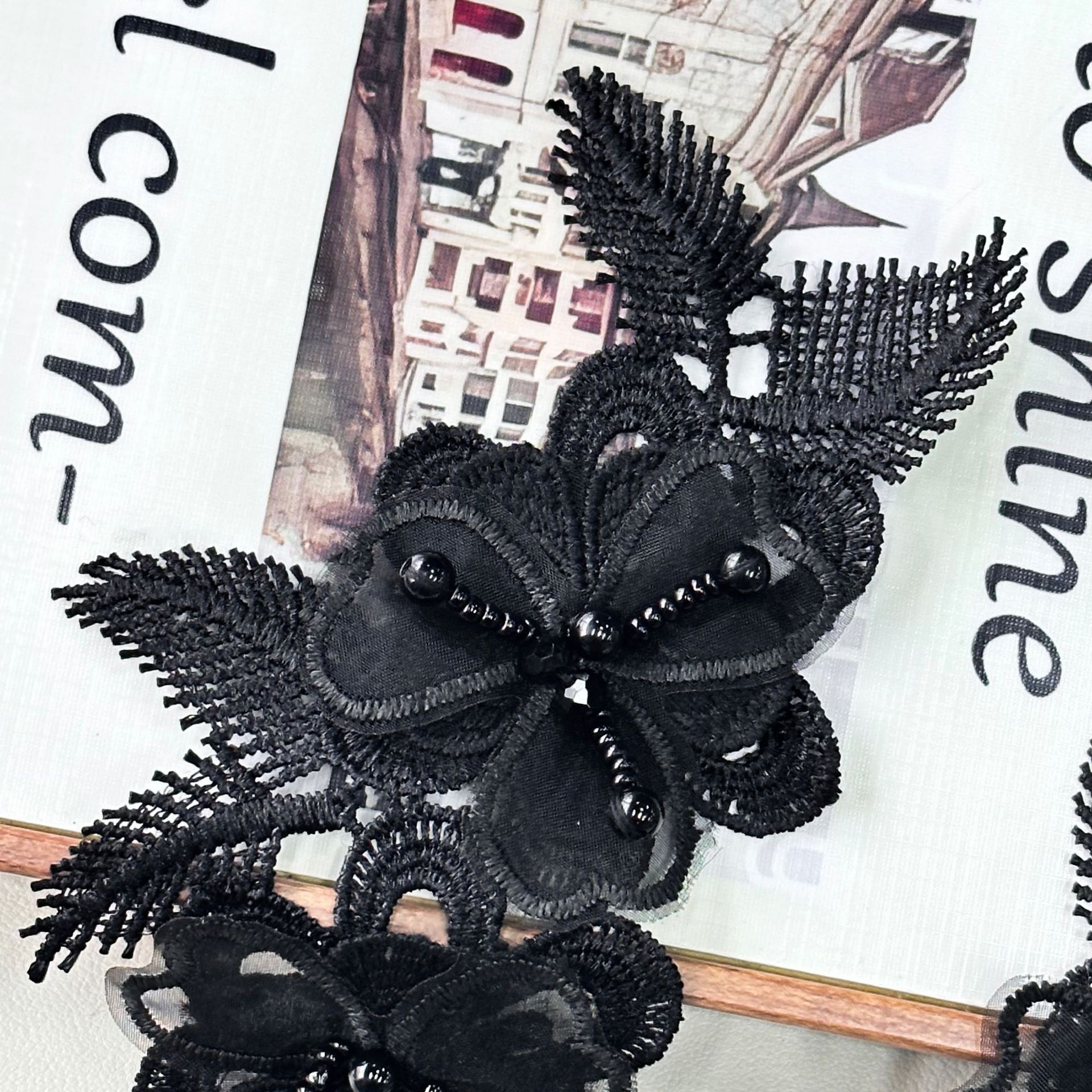 Flor de encaje negro bordado flor flor tridimensional ramas y hojas flor diseño de prendas de vestir fábrica directa al por mayor