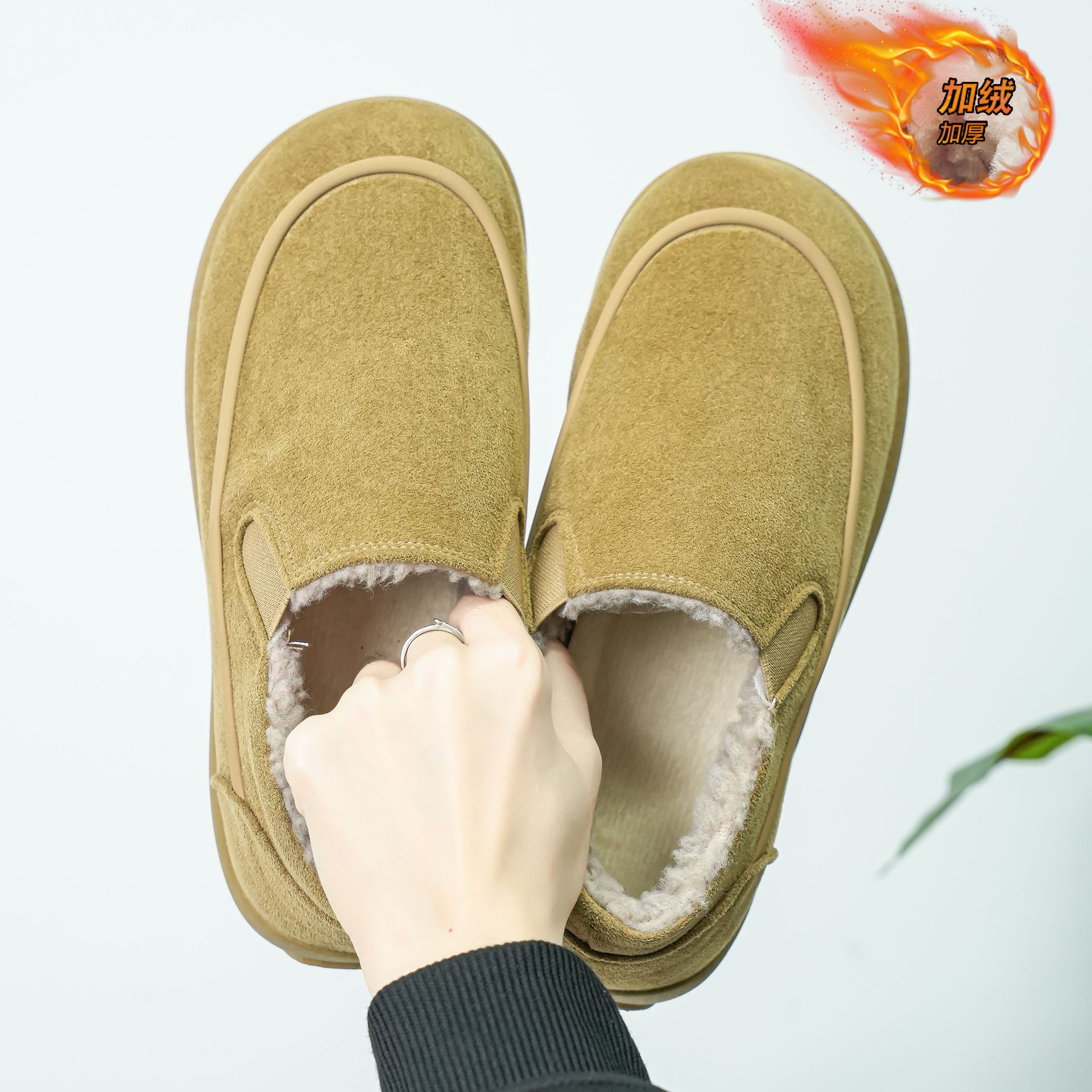 2025 nuevos zapatos de hombre de invierno de terciopelo grueso botones calientes de moda de un pie zapatos de algodón