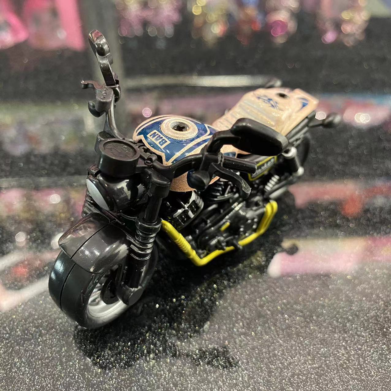 Aleación de retroceso modelo de motocicleta decoración simulación de plástico carreras de juguete transfronterizo llavero colgante agarre decoración de la máquina