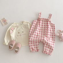 宝宝超萌背带裤2025新款春季0-2岁婴儿格子小熊连体裤新生儿衣服