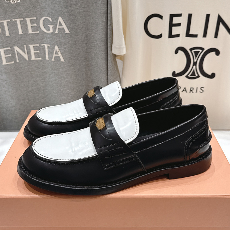 Guangzhou Original Brand Genuine Leather Women's Shoes, British Style Metal Buckle Slip-On Loafers