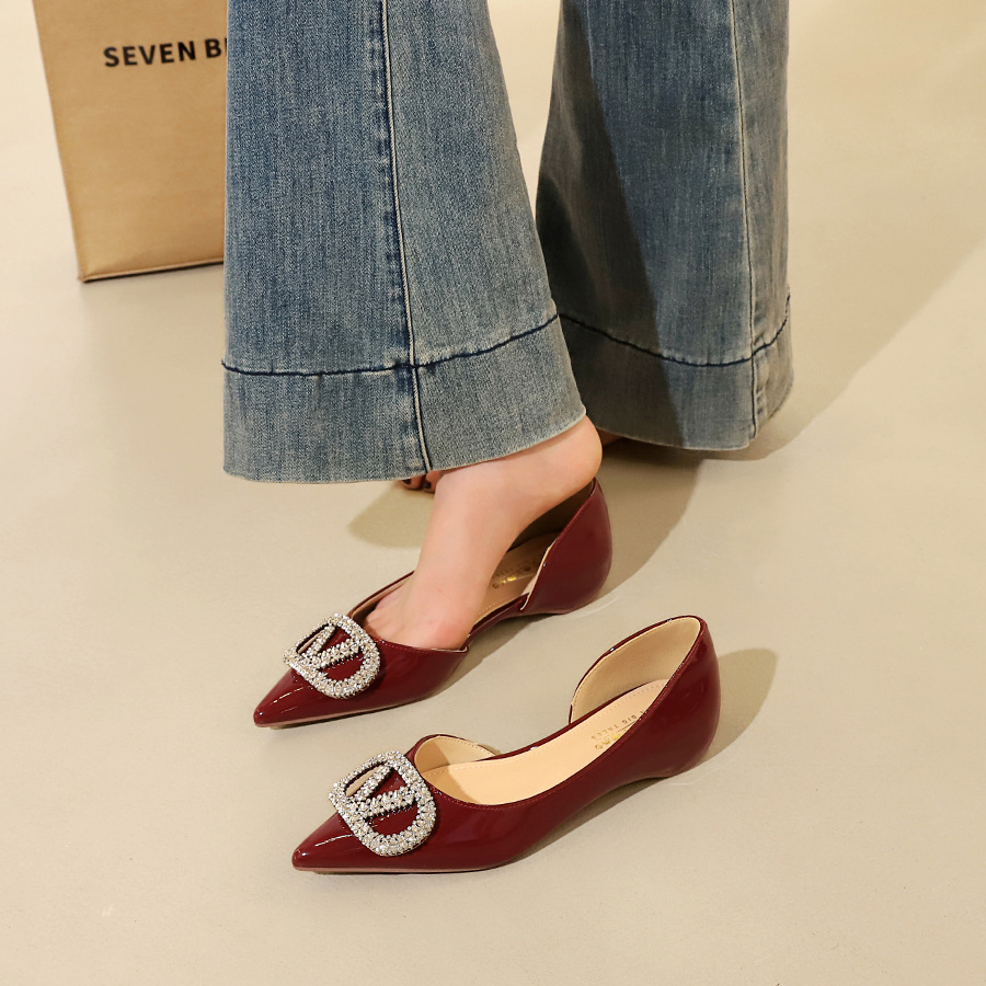 532-K225 European and American style patent leather low heel professional women's shoes with rhinestone V-buckle pointed side empty sexy single shoe for women