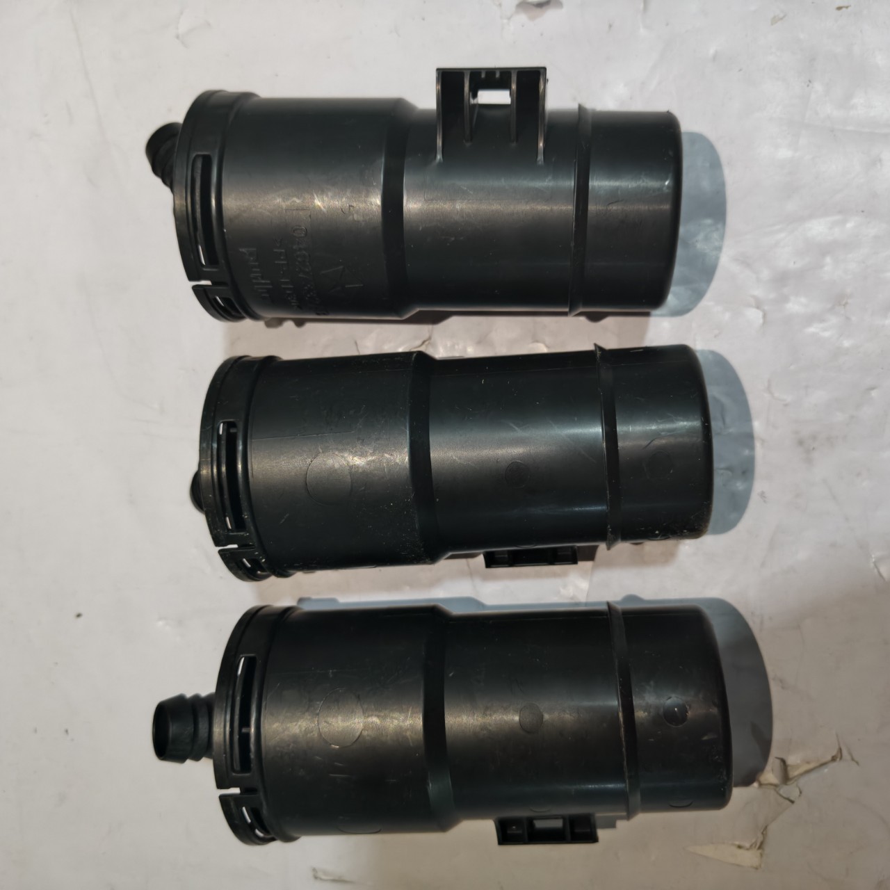 04627332AB 4627332AB is suitable for the Cherokee carbon canister solenoid valve, vapor canister, and carbon canister filter element
