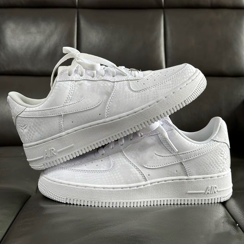 Pure Original Af1 Kobe Bryant Co-Branded Sports Skateboard Shoes Snake Pattern Kobe Air Force One Men's and Women's Classic Versatile White Shoes Pure Original Af1 Kobe Bryant Co-Branded Sports Skateboard Shoes Snake Pattern Kobe Air Force One Men's and Women's Classic Versatile White Shoes