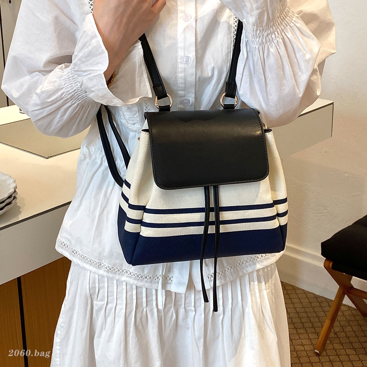 Mochila de moda coreana multifuncional de gran capacidad para mujeres rayas diarias nuevas mochilas ligeras para mujeres 2026