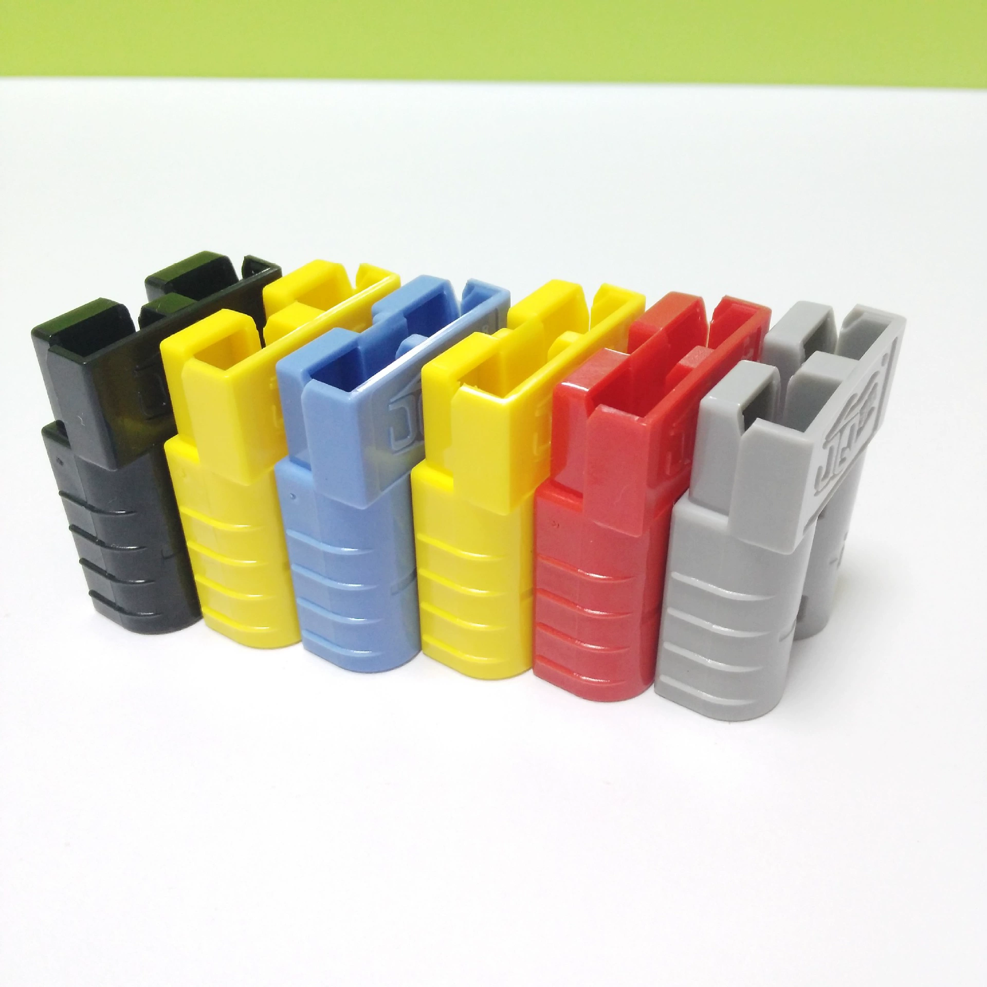 Ток зарядной вилки: 50A/75A/120A напряжение: 600V широко используется в различных продуктах