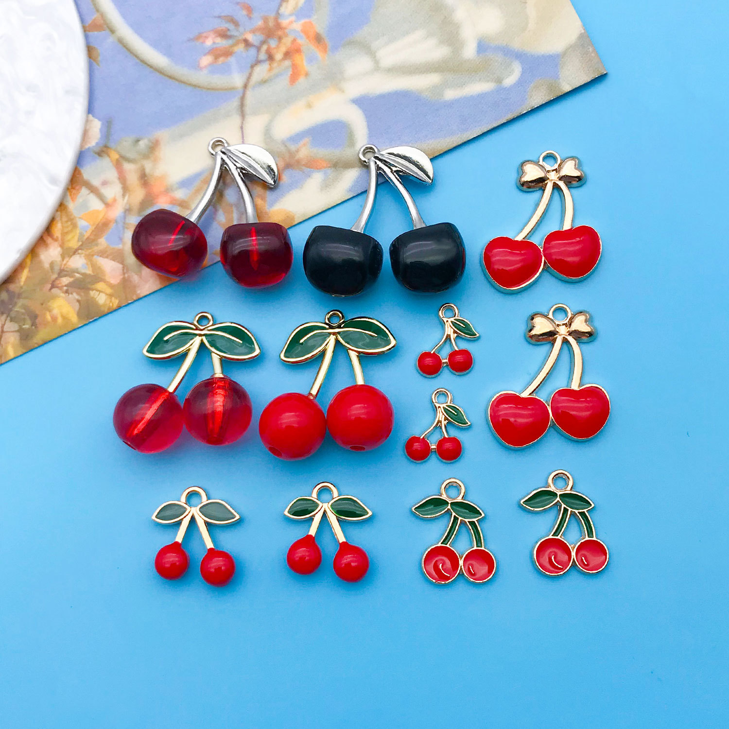 Colgantes tridimensionales de fruta transparente