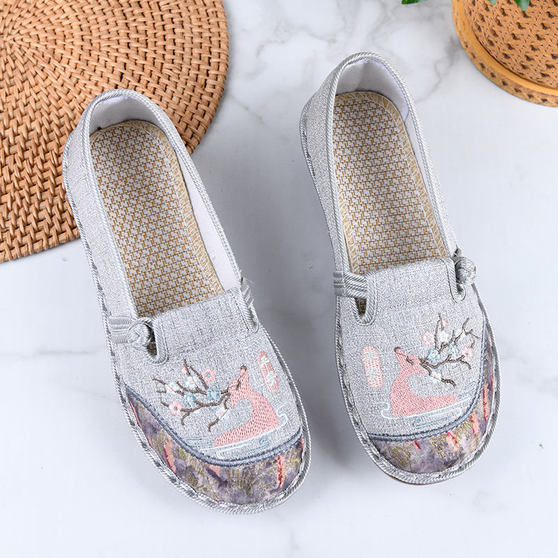 老北京布鞋女2025春季新款民族风绣花鞋平底单鞋新中式妈妈鞋