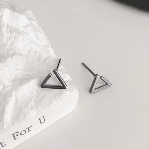 S925 silver inverted triangle earrings hypoallergenic ear piercing care cool handsome male vintage niche minimalist hip-hop men geometric