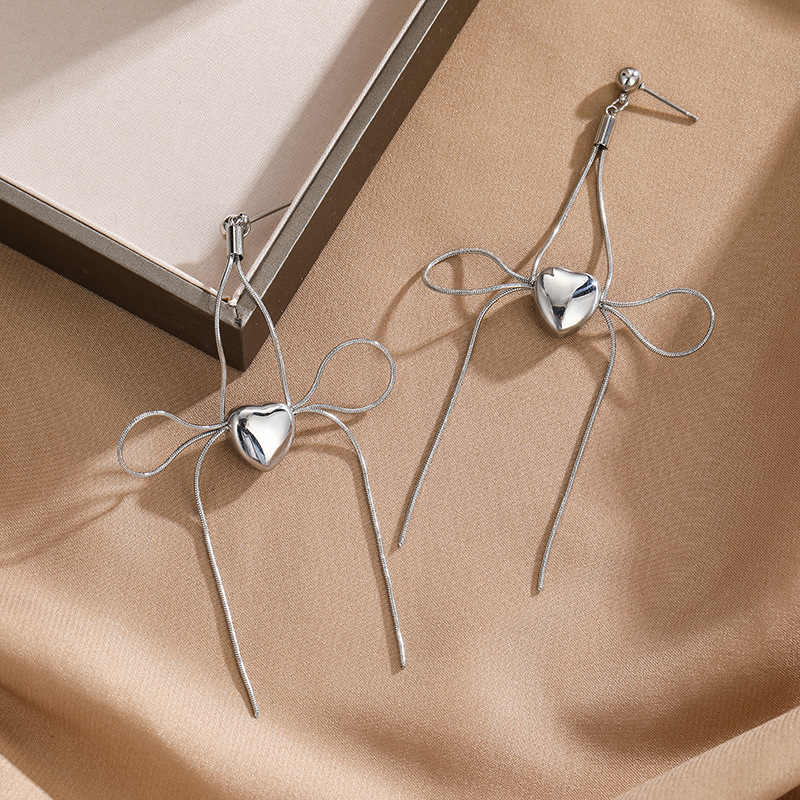 1 Pair Simple Style Heart Shape Plating Titanium Steel Drop Earrings display picture 4
