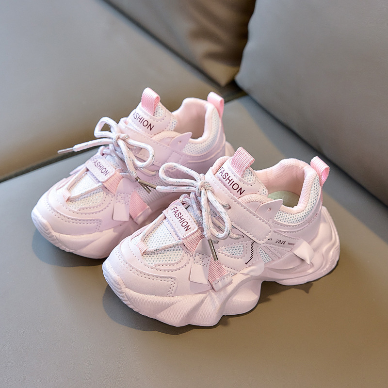 Zapatos de papá suaves para niños, primavera de 2026 zapatos de deporte transpirables antideslizantes para niñas en stock image 7