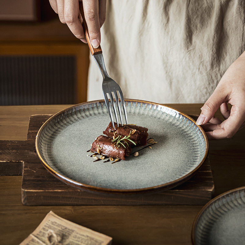 Plato de cerámica de rayas doradas en relieve japonés, platos de cubierta domésticos, platos redondos, platos de filete de comida occidental, platos de pasta