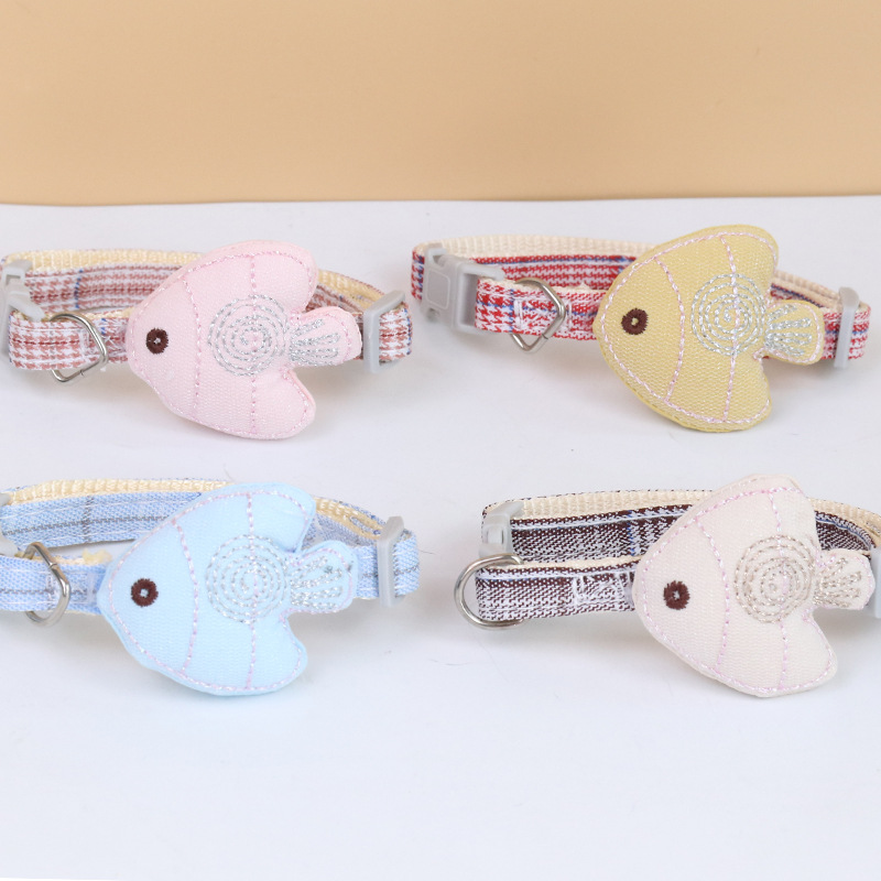 Fábrica de nuevo collar de mascota simple en forma de pez collar gatos multicolor corbata de mascota al por mayor