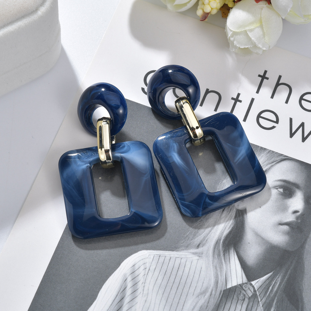 Wedding, Birthday, Festival Occasion Retro Fashion Geometric Resin No Inlaid Earrings