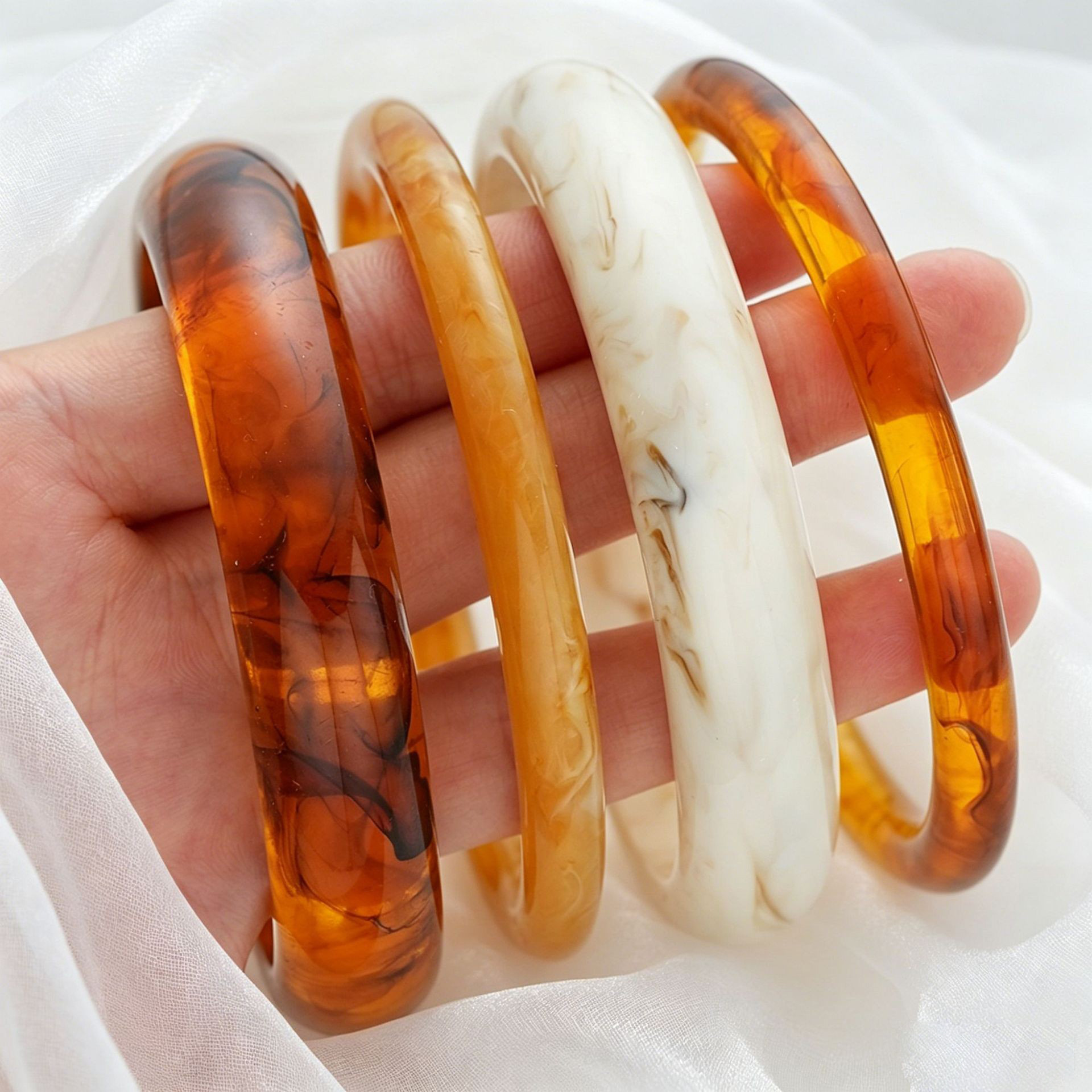 Europa y los Estados Unidos venta cruzada espejo abierto amplio borde pulsera personalidad exagerada pulsera brillante pulsera acrílica