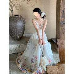 女子学生向けのハイエンドの花柄ウエスト痩身サスペンダードレス、夏の海辺の休暇スタイルのフレンチティーブレイクロングドレス