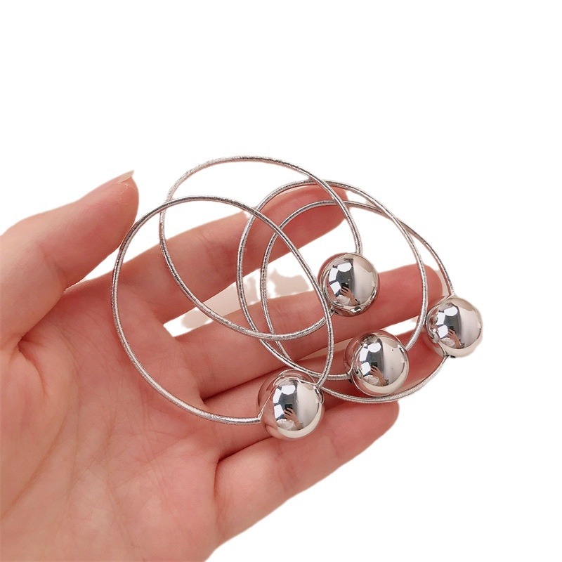 Blogger con el mismo brillante correa de goma de bola plateada para mujeres, cabeza de alta elasticidad, cuerda de cabeza duradera, nuevo toque coreano de cola de caballo