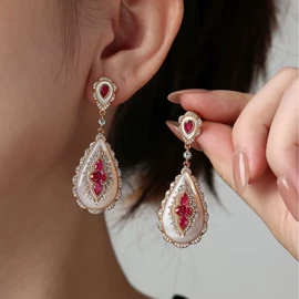 戒指;项链;耳钉