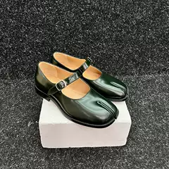 2025 New High-End M6 Split-Toe Shoes for Women, Tabi Flats, Pig's Trotters Flat Patent Leather Mary Jane Shoes, Horse Hoof Shoes