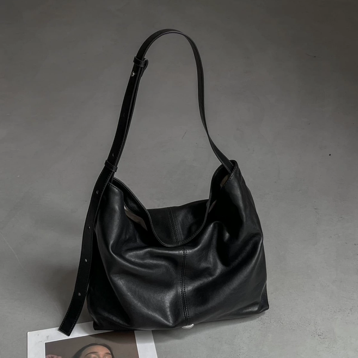 Capacious small underarm bag, one-shoulder bag