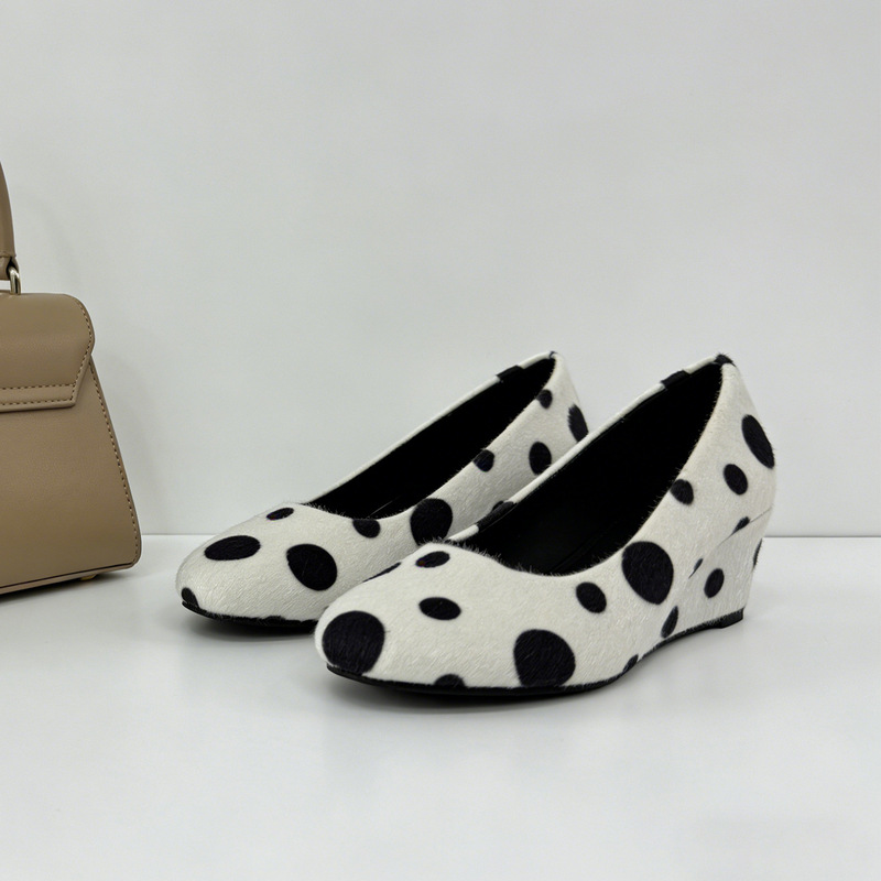 In Stock, Ships Instantly! Korean-Style Horsehair Polka Dot Slip-On Wedge Shoes for Women, 2026 New Autumn Shoes