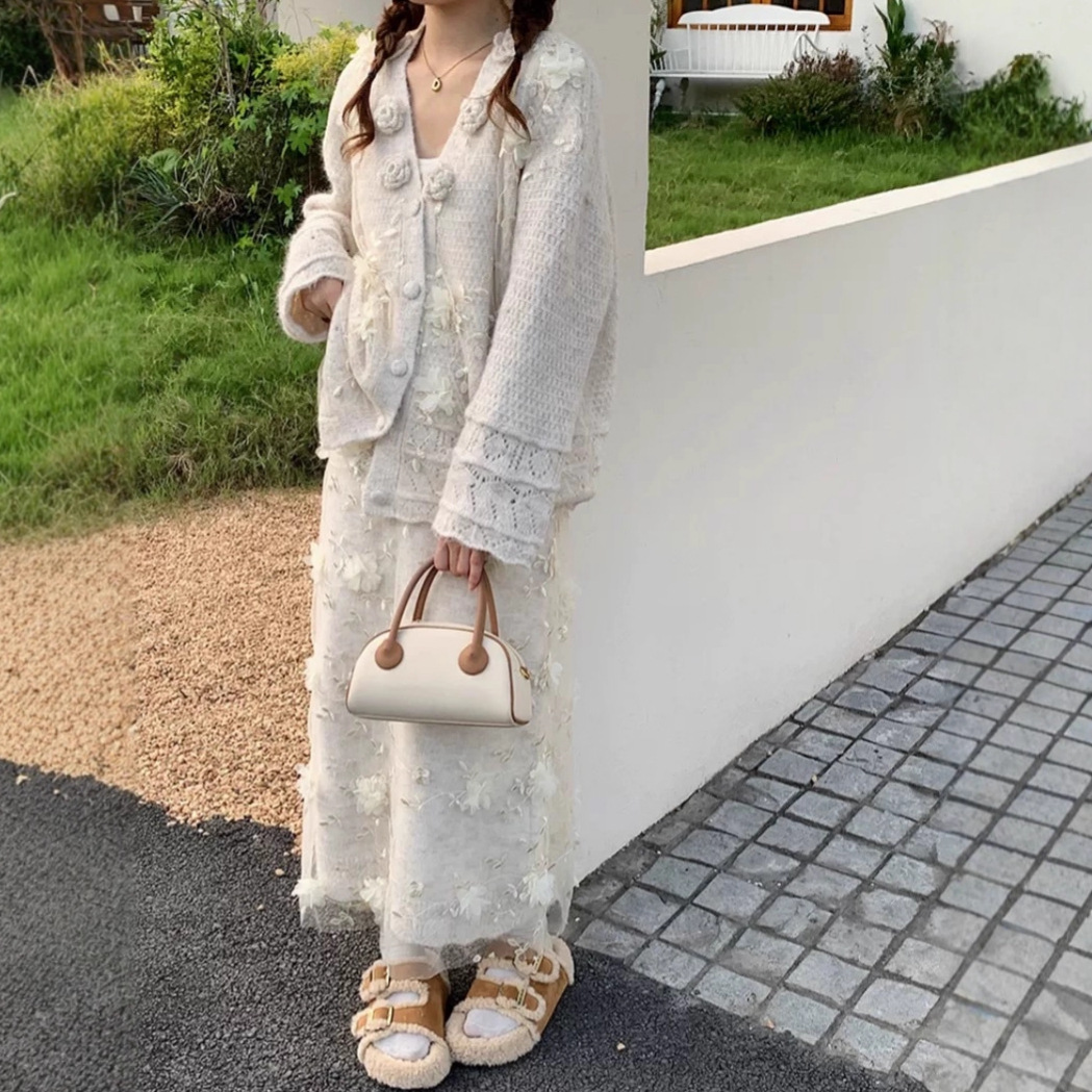 韩国chic秋冬立体蕾丝花朵设计感慵懒针织毛衣+时尚半身裙两件套