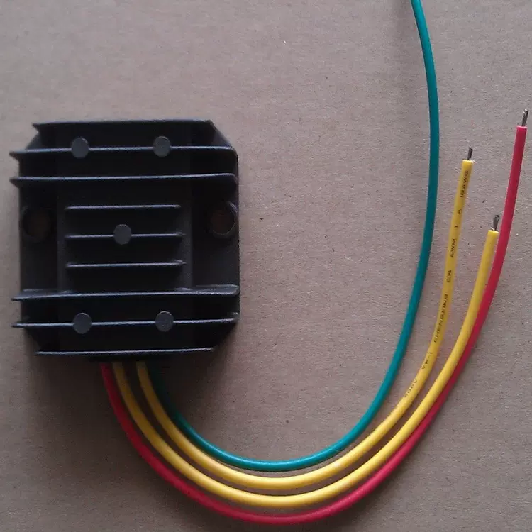 厂家配套内置式防水12V100W交流单相风力发电机充电控制器