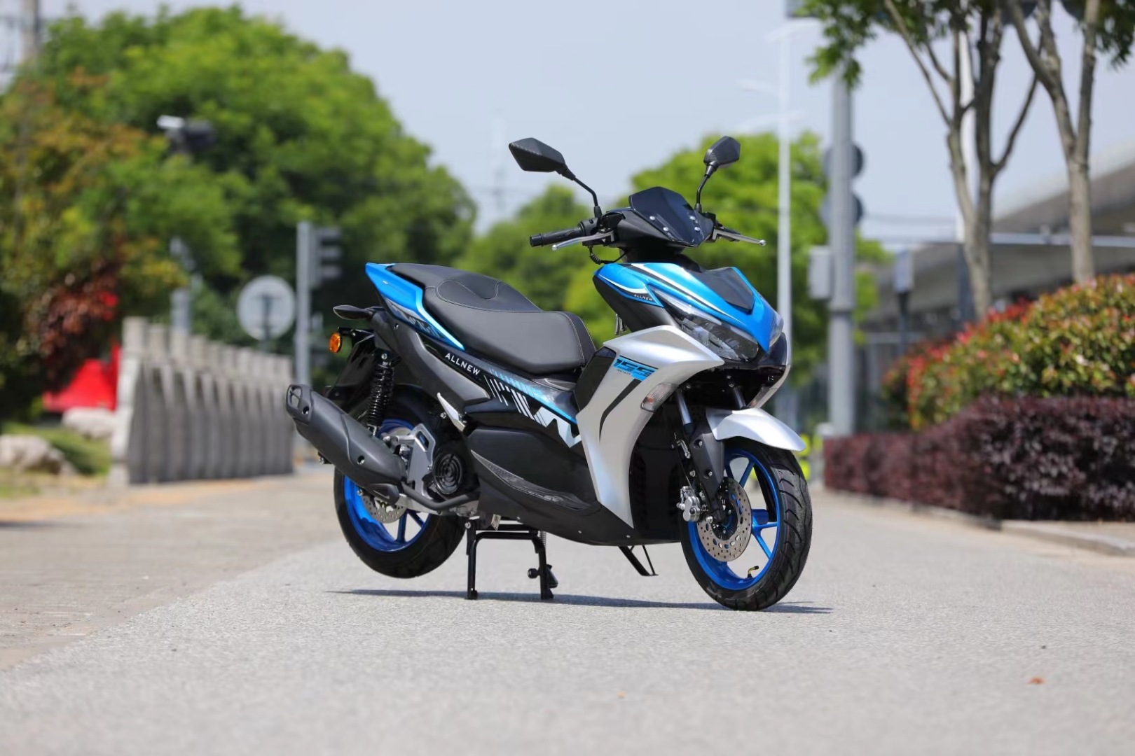 Factory Direct Sales Nvx Fuel-Powered Motorcycle Adult Mobility Scooter 150Cc Large-Displacement Street Bike Motorcycle
