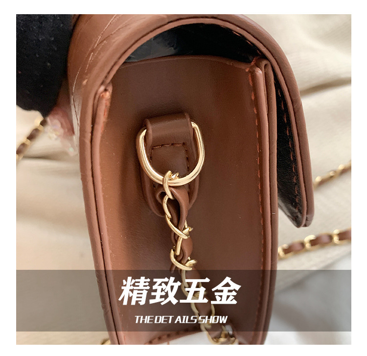 This stylish, high-quality, and trendy hand-held crossbody bag is a new cross-border women's bag for autumn and winter 2024. It features a checkered commuter single-shoulder bag undefined