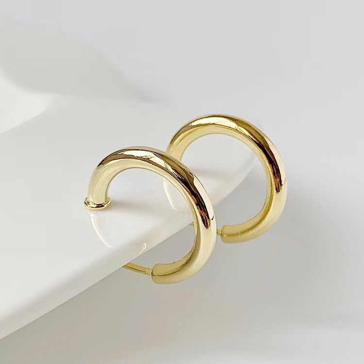 Simple anillo llano invisible integrado clip de oreja de silicona no perforado de cercanías pequeñas de las mujeres pendientes de anillo de oreja indoloro al por mayor