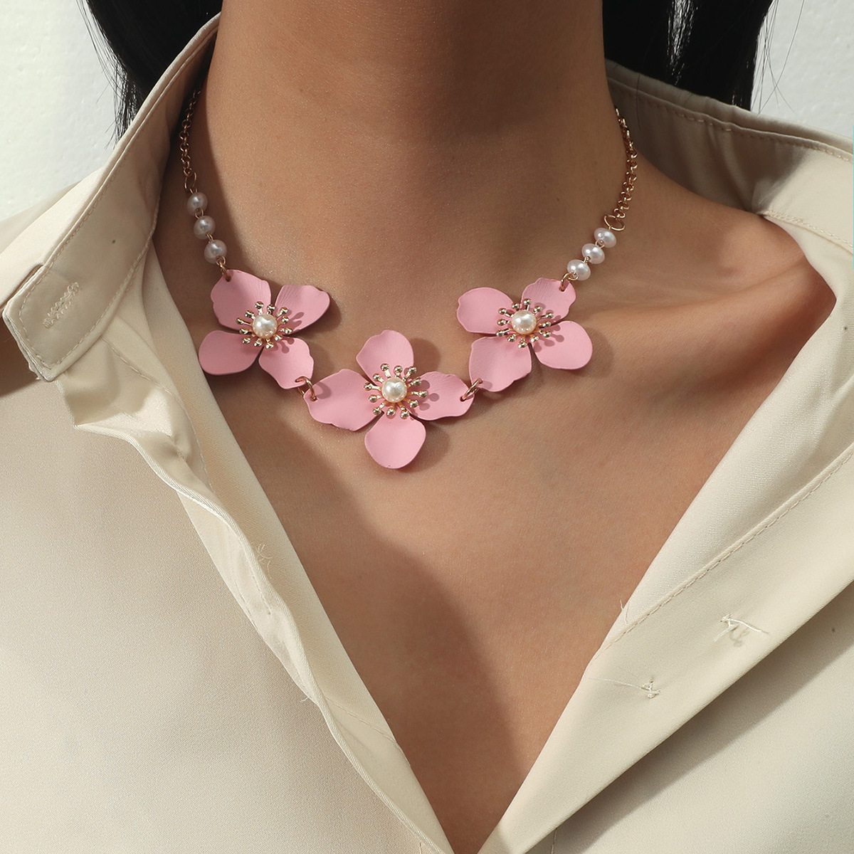 Einfache Rosa Perle Blumenlegierung Halskette Großhandel display picture 2