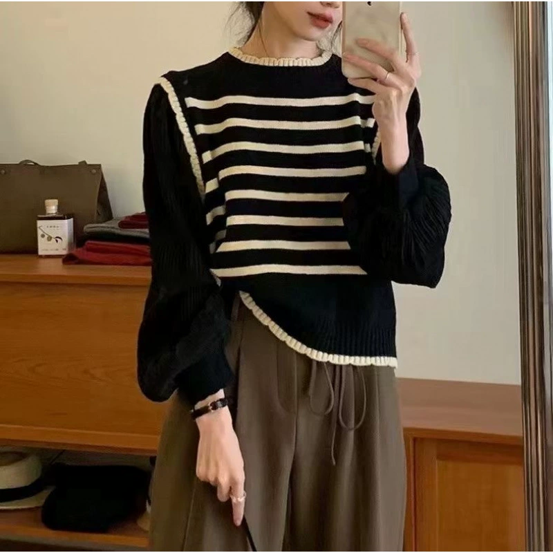 Новинка осени 2025: Женский вязаный свитер с эффектом двухслойности, в черно-белую полоску, с рукавами-фонариками, дизайн «фейк-твопайс».