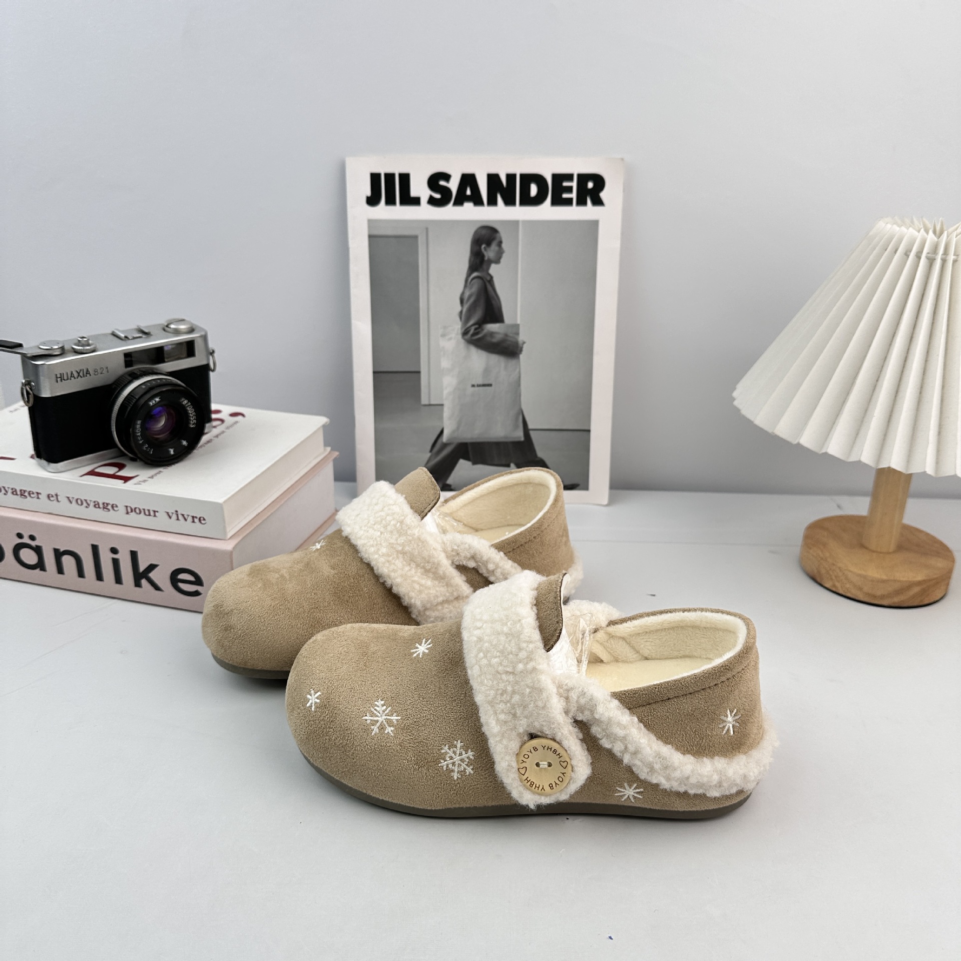 Farwave todo incluido botones de botón de fondo suave para mujeres 2025 invierno nuevo terciopelo calentamiento retro zapatos de algodón hebilla