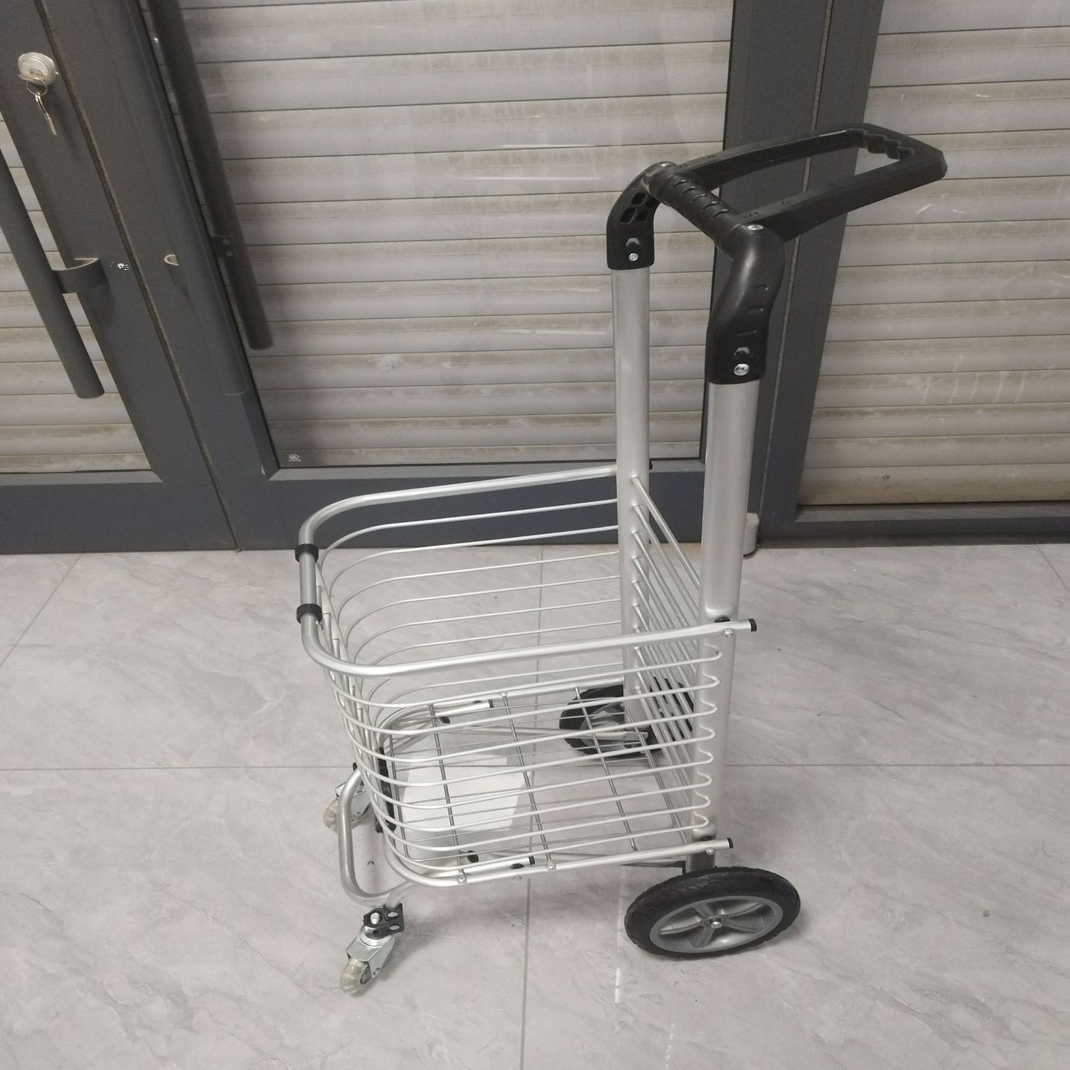Subir escaleras para comprar verduras, pequeño conductor tirado por mano, carro plegable, portátil multifuncional, anciano, agua embalada para comprar verduras, artefacto mágico, joven