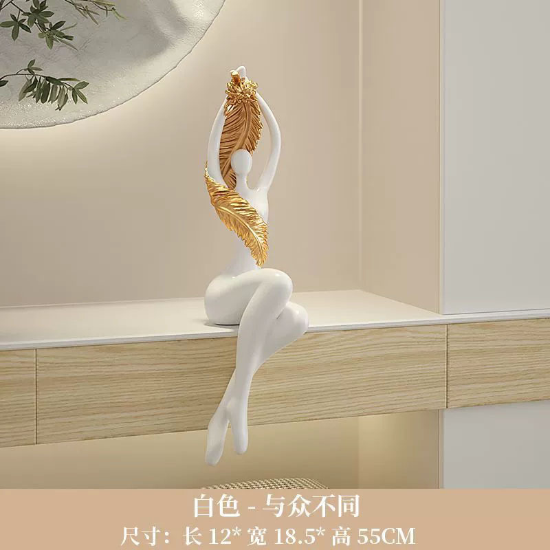 現代の極めて簡単な芸術は足を吊るして座っている姿の人物の置物のアイデアを飾ってソフトを仕切って高級な客間のテレビの棚の装飾品を詰めます。|undefined