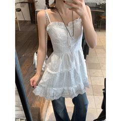 純粋な欲望と甘い雰囲気のサスペンダードレス、女性の夏の着用、美しいジャカードデザイン、スリムでシックなショートスカート