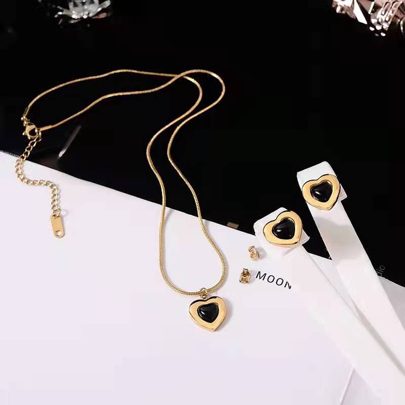 Retro Heart Shape Titanium Steel Plating Earrings Necklace 1 Piece 1 Pair display picture 6