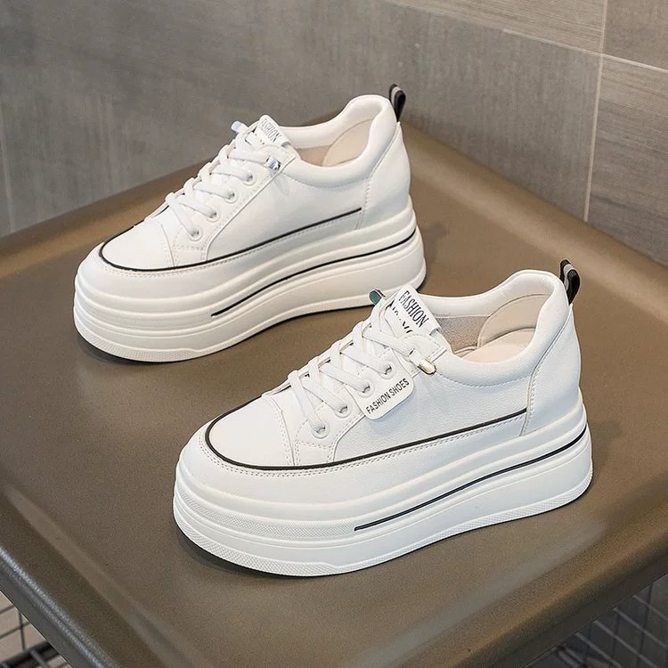 Женские белые кроссовки на толстой подошве, весна 2024, увеличивающие рост, универсальные кожаные туфли, кроссовки на платформе для миниатюрных женщин, износостойкие.