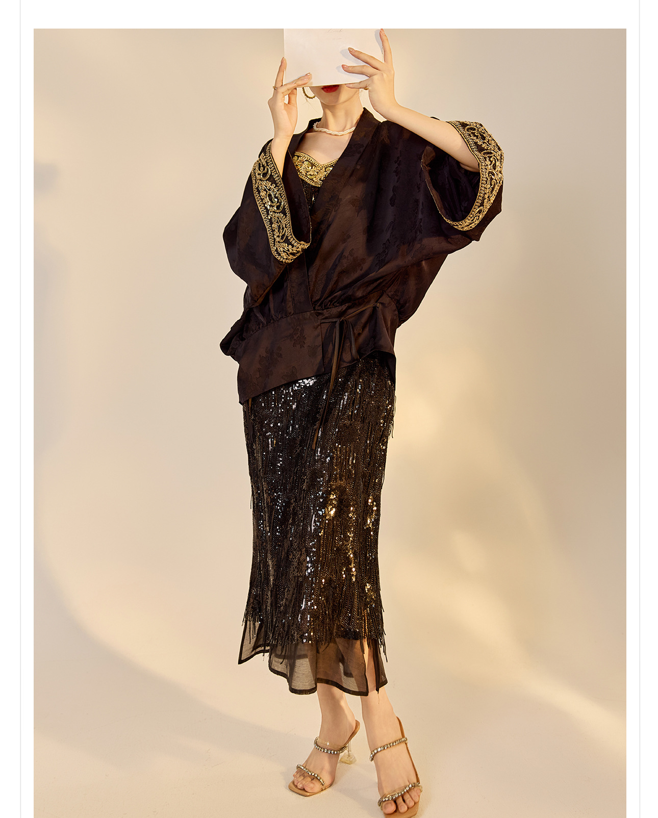 Đầm maxi nữ thắt eo phong cách Trung Hoa cổ điển đính cườm lưới thêu tua rua ZX N7012 — Đen Obsidian, Gạo hạnh nhân chi tiết 20