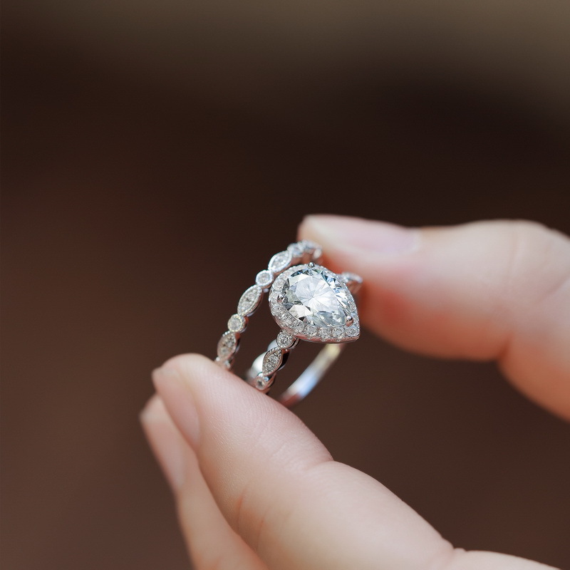 Nuevo anillo de moissanita de gota de agua de lujo ligero transfronterizo S925 anillo de combinación de todo fósforo de moda brillante de plata pareja para novia