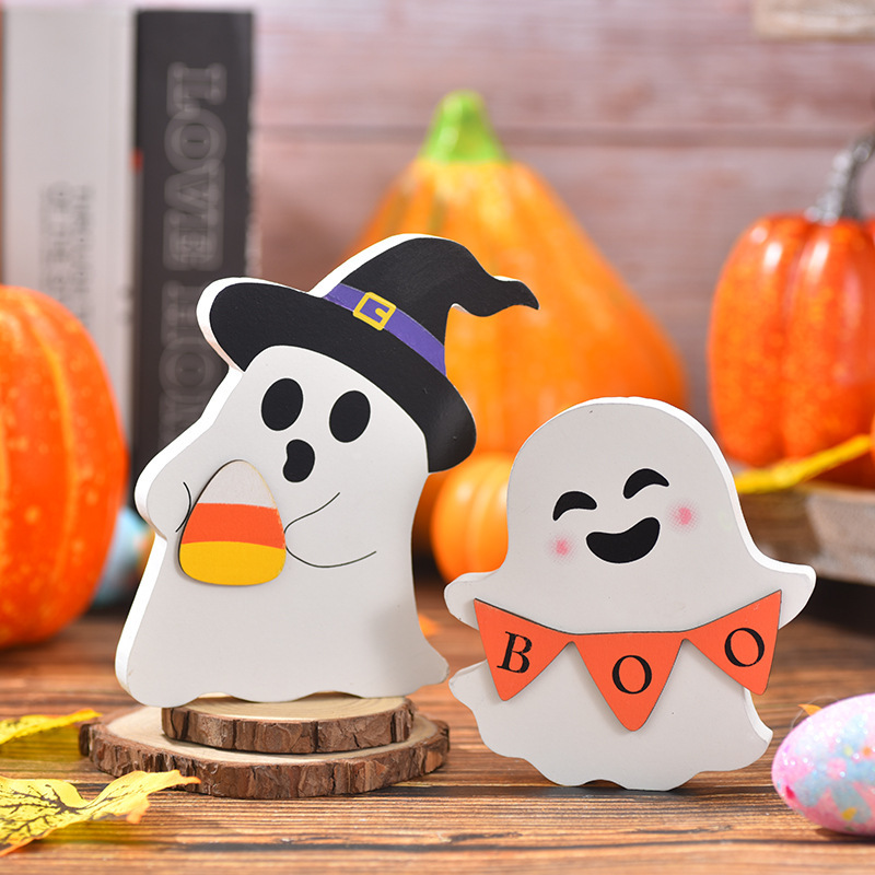 ハロウィンのデスクトップの幽霊の置物はハロウィンの置物を配置します。|undefined