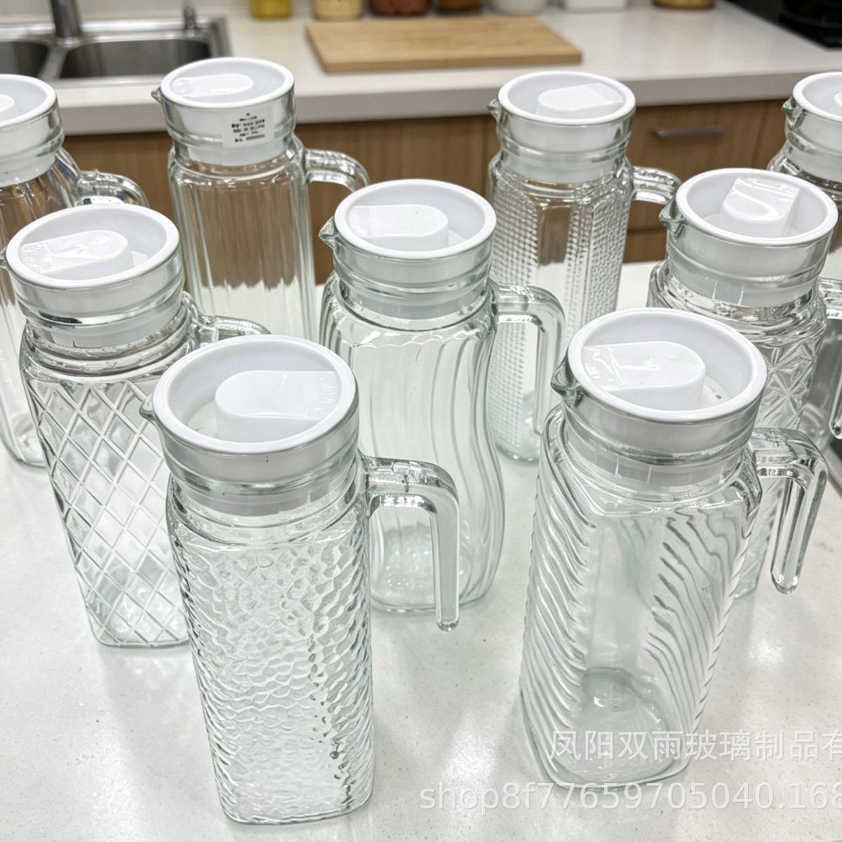 Fábrica directa de agua corrugada de vidrio fría jarro de jugo jarro de agua vertical jarro de boca de pato de gran capacidad