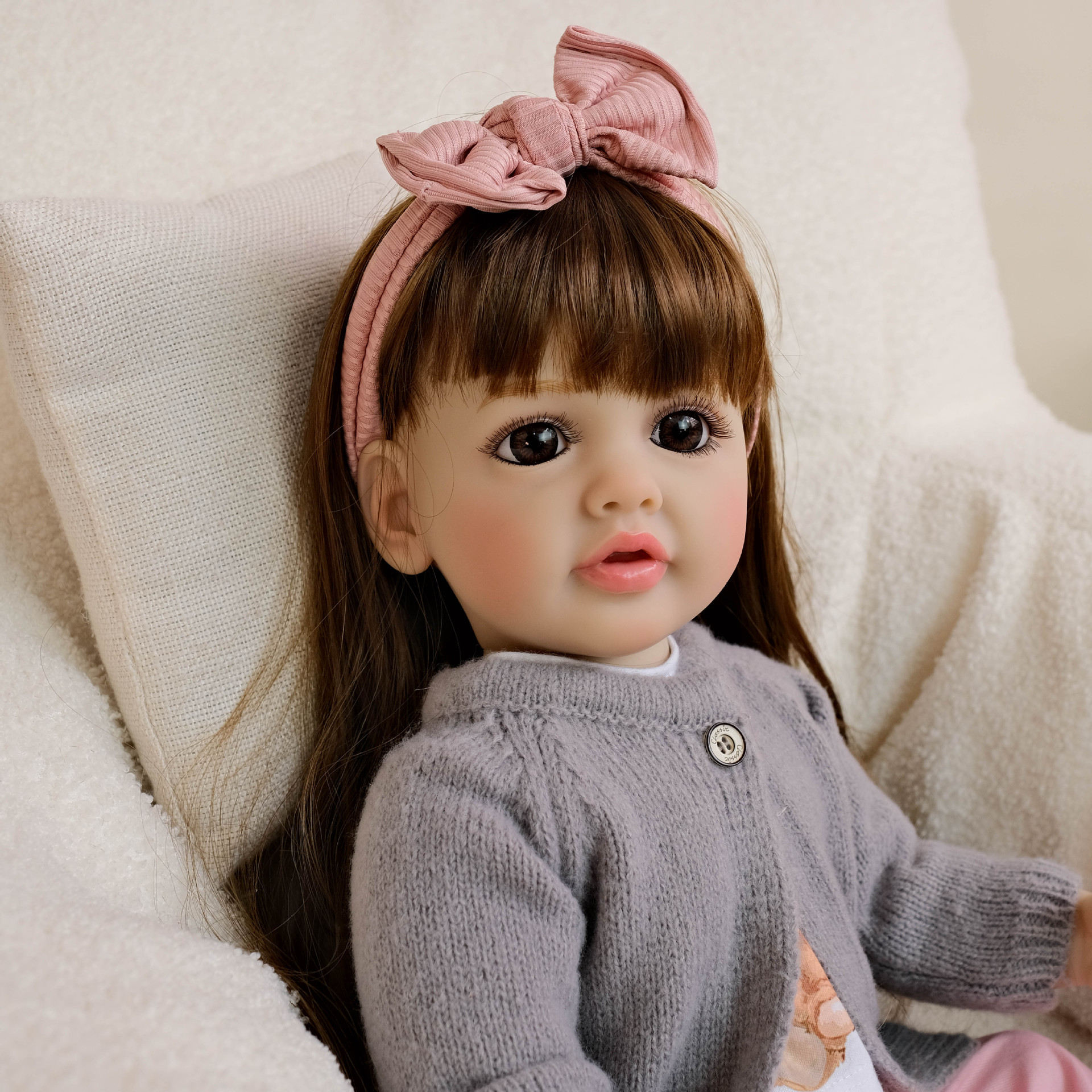 Muñeca Reborn Realista Betty de 22 Pulgadas, Color Gris, Estilo Cárdigan, NPK, Éxito de Ventas Transfronterizo en Rusia, Dropshipping