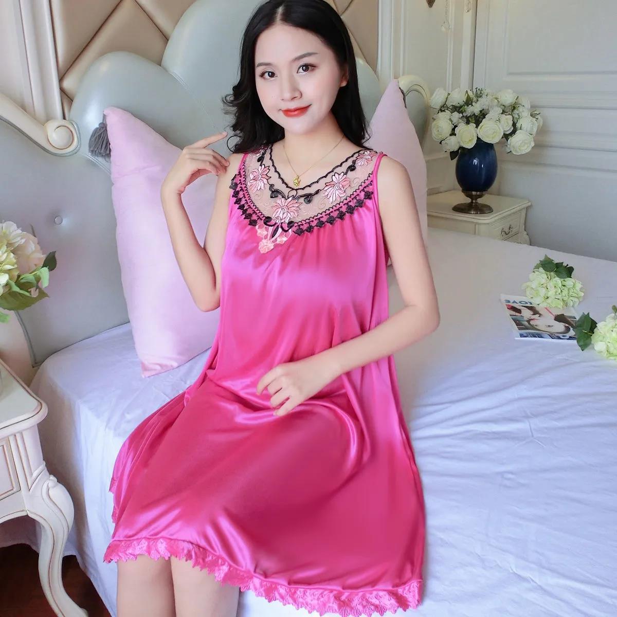 2023 Verano de seda de hielo camisón de las mujeres de seda delgada sexy suave cómodo pijamas de las mujeres desgaste del hogar Comercio exterior al por mayor